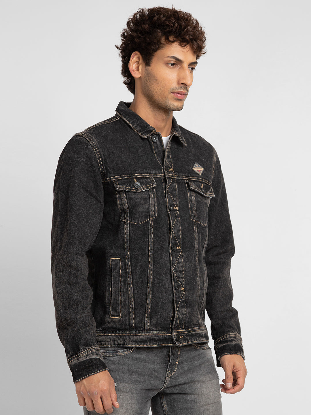 5 Denim Jackets To Enhance Your Personality | Denim jacket men outfit, Fall  outfits men, Mens fashion casual outfits